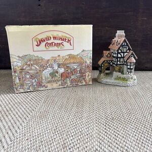 David Winter Cottages Squires Hall 1985  British  Village Houses Christmas